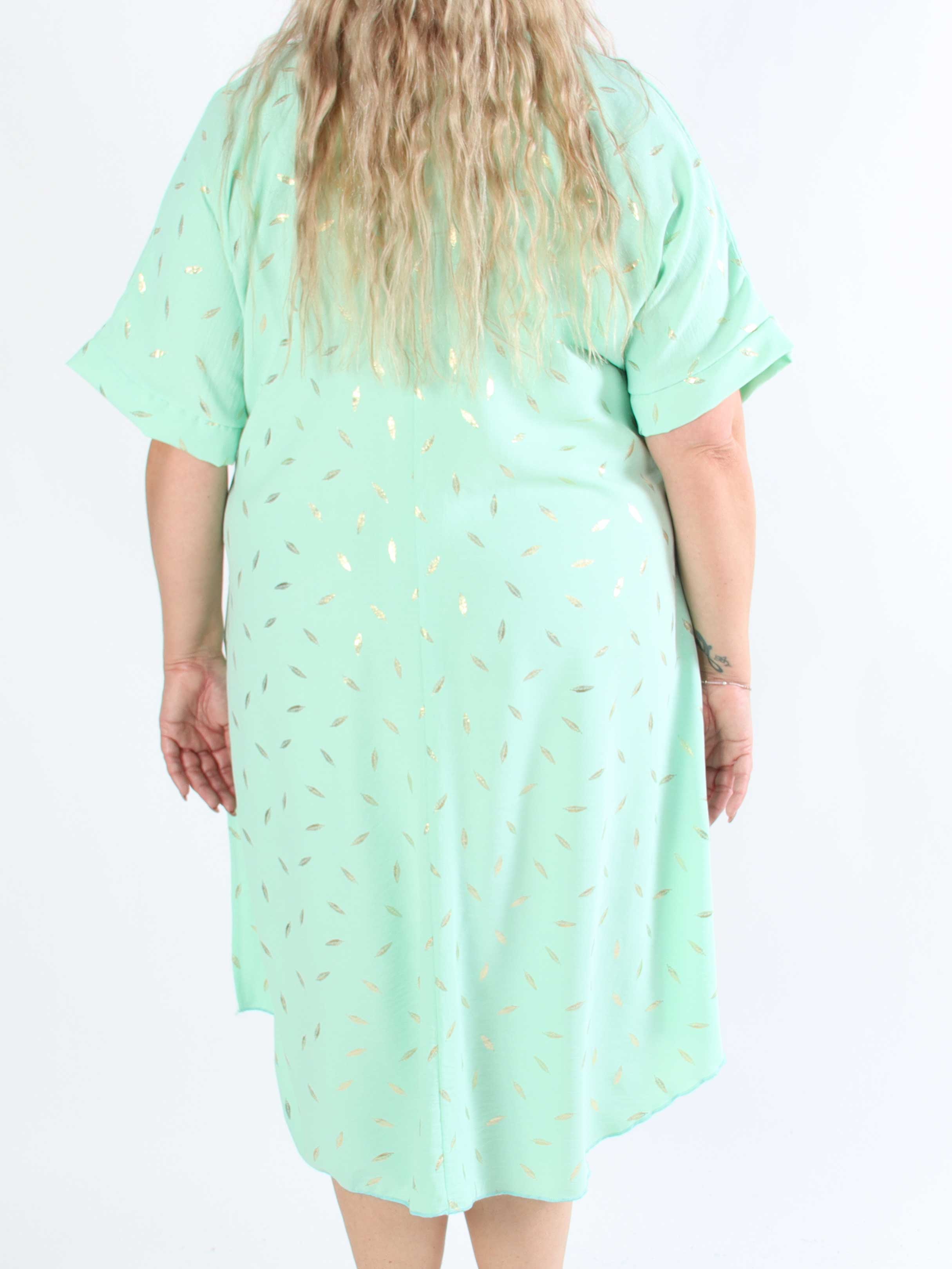 Valentina - Sød plus size kjole detaljeret med fine guld blade